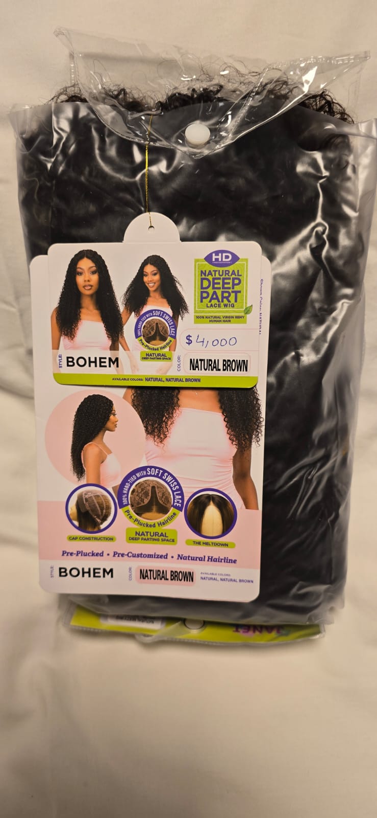 Lång burgundy curly peruk i äkta hår med naturligt hårfäste, mittbena och definierade lockar i originalförpackning.